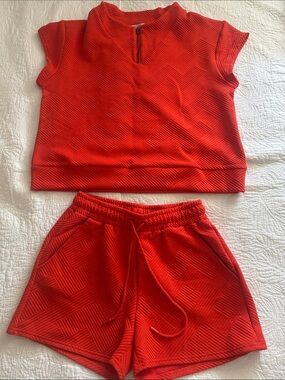 Red Chevron Textured Crop Top & Shorts Set - Women's Two-Piece
